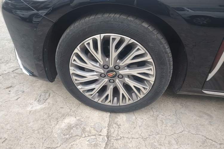 Used Hongqi H5 2023 2.0T Automatic Smart Connect Flagship Edition Left Front Wheel Hub