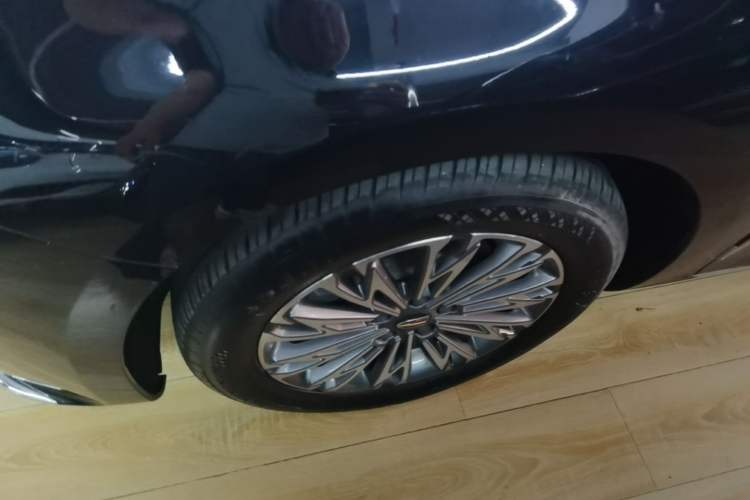 Used Hongqi H5 2023 1.5T DCT Smart Connect Flagship Edition Left Front Wheel Hub