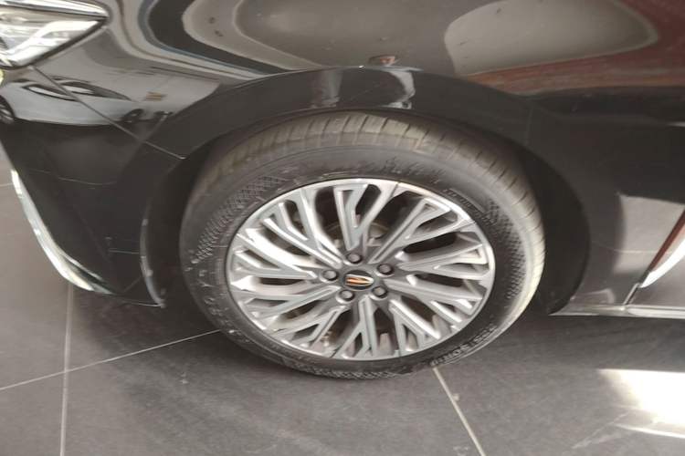 Used Hongqi H5 2023 2.0T Automatic Smart Connect Flagship Edition Left Front Wheel Hub