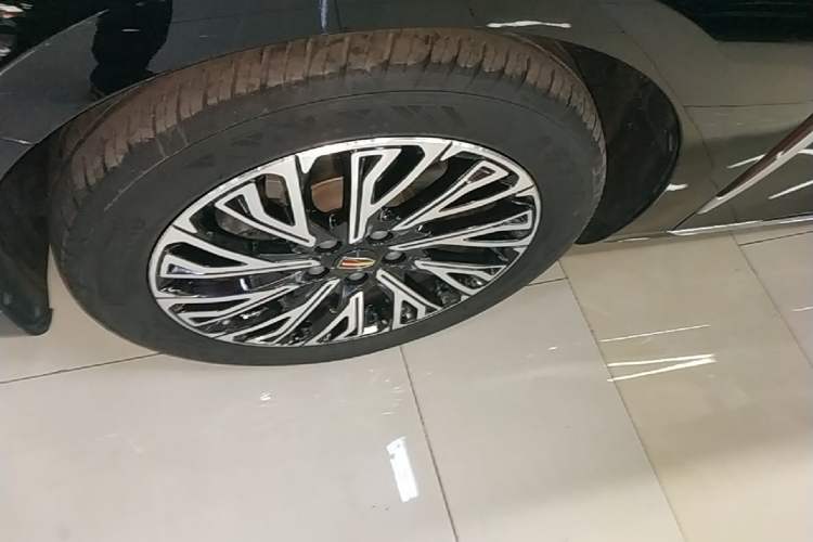 Used Hongqi H5 2023 2.0T Automatic Smart Connect Flagship Edition Left Front Wheel Hub
