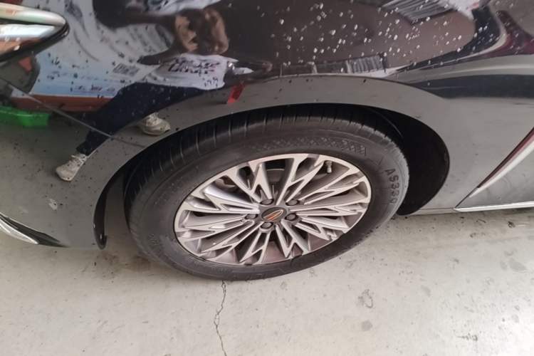 Used Hongqi H5 2023 2.0T Automatic Smart Connect Flagship Edition Left Front Wheel Hub