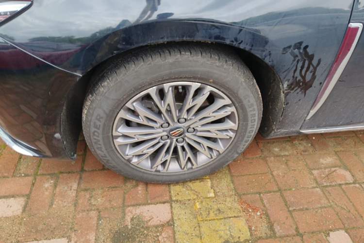 Used Hongqi H5 2023 2.0T Automatic Smart Connect Flagship Edition Left Front Wheel Hub