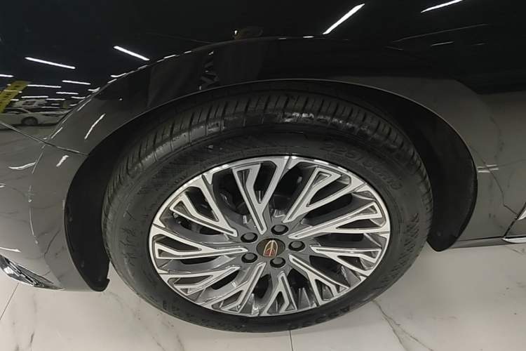 Used Hongqi H5 2023 2.0T Automatic Smart Connect Flagship Edition Left Front Wheel Hub