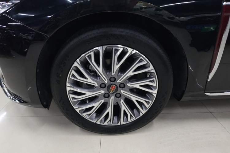 Used Hongqi H5 2023 2.0T Automatic Smart Connect Flagship Edition Left Front Wheel Hub