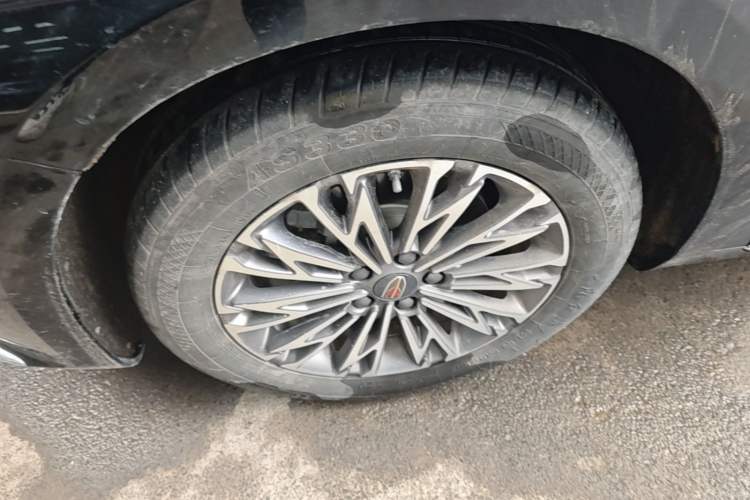Used Hongqi H5 2023 2.0T Automatic Smart Connect Flagship Edition Left Front Wheel Hub