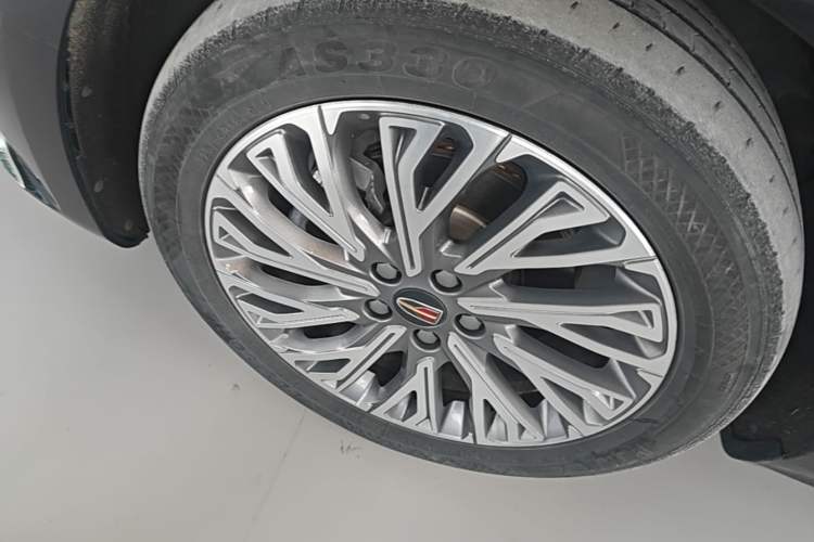 Used Hongqi H5 2023 1.5T HEV Smart Connect Flagship Edition Left Front Wheel Hub