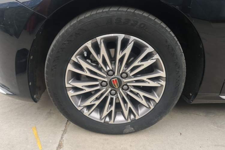 Used Hongqi H5 2023 2.0T Automatic Smart Connect Flagship Edition Left Front Wheel Hub