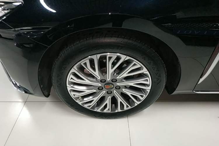 Used Hongqi H5 2023 2.0T Automatic Smart Connect Flagship Edition Left Front Wheel Hub