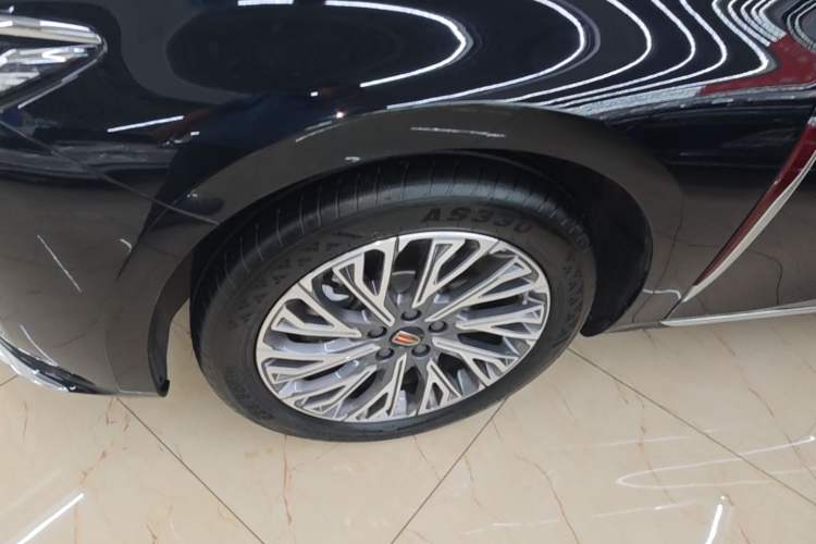 Used Hongqi H5 2023 2.0T Automatic Smart Connect Flagship Edition Left Front Wheel Hub