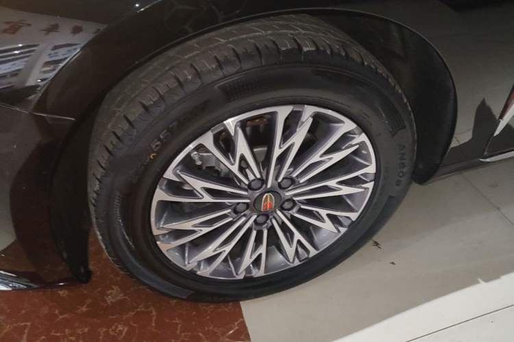 Used Hongqi H5 2023 2.0T Automatic Smart Connect Flagship Edition Left Front Wheel Hub