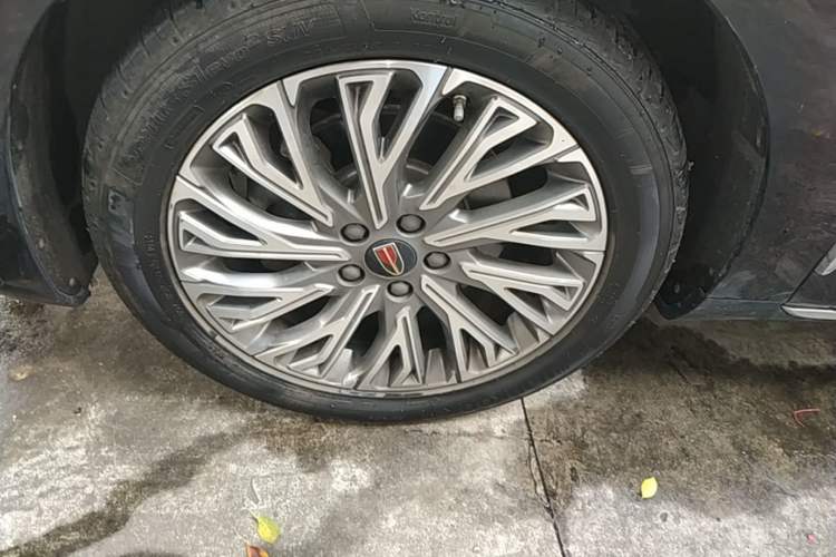 Used Hongqi H5 2023 2.0T Automatic Smart Connect Flagship Edition Left Front Wheel Hub
