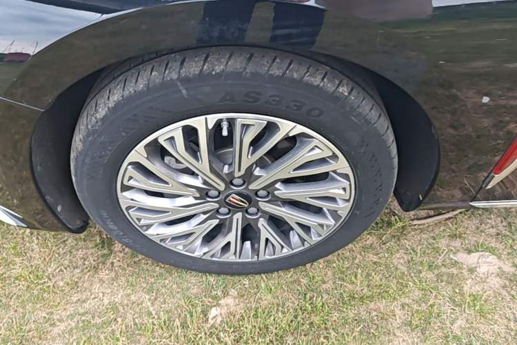 Used Hongqi H5 2023 2.0T Automatic Smart Connect Flagship Edition Left Front Wheel Hub
