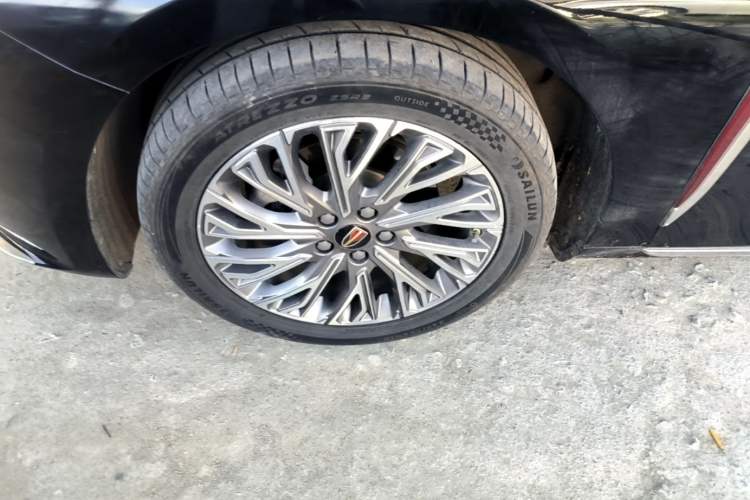 Used Hongqi H5 2023 2.0T Automatic Smart Connect Flagship Edition Left Front Wheel Hub