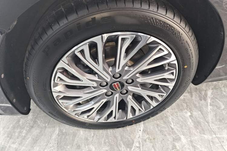 Used Hongqi H5 2023 2.0T Automatic Smart Connect Flagship Edition Left Front Wheel Hub
