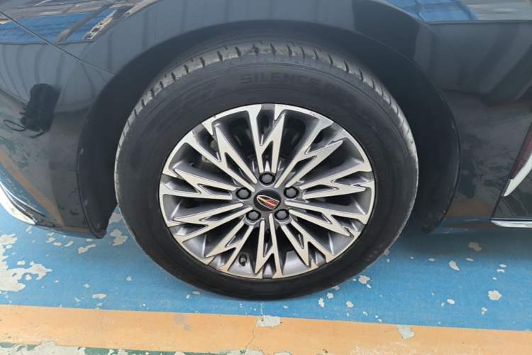 Used Hongqi H5 2023 1.5T DCT Smart Connect Flagship Edition Left Front Wheel Hub