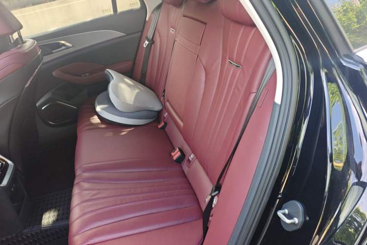 Used Hongqi H5 2023 2.0T Automatic Smart Connect Flagship Edition Left Rear Seat