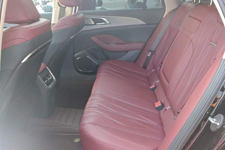 Used Hongqi H5 2023 2.0T Automatic Smart Connect Flagship Edition Left Rear Seat