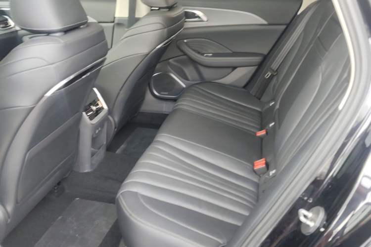 Used Hongqi H5 2023 2.0T Automatic Smart Connect Flagship Edition Left Rear Seat