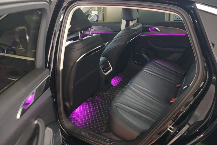 Used Hongqi H5 2023 2.0T Automatic Smart Connect Flagship Edition Left Rear Seat