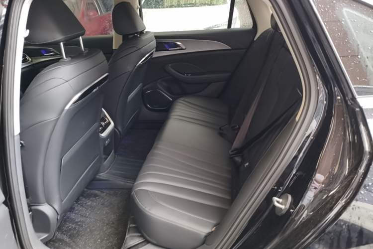Used Hongqi H5 2023 2.0T Automatic Smart Connect Flagship Edition Left Rear Seat