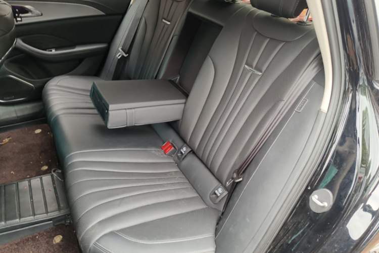 Used Hongqi H5 2023 2.0T Automatic Smart Connect Flagship Edition Left Rear Seat