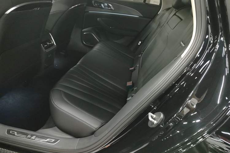 Used Hongqi H5 2023 2.0T Automatic Smart Connect Flagship Edition Left Rear Seat
