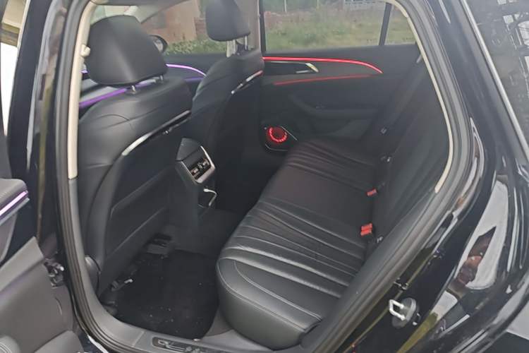 Used Hongqi H5 2023 2.0T Automatic Smart Connect Flagship Edition Left Rear Seat
