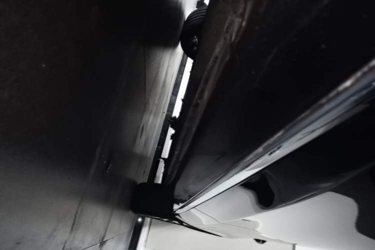 Used Hongqi H5 2023 2.0T Automatic Smart Connect Flagship Edition Left Side Sill