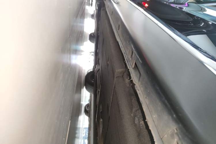 Used Hongqi H5 2023 2.0T Automatic Smart Connect Flagship Edition Left Side Sill