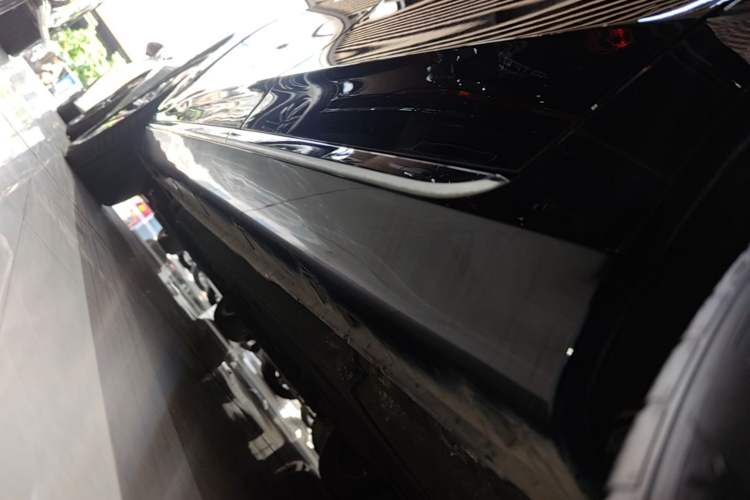 Used Hongqi H5 2023 2.0T Automatic Smart Connect Flagship Edition Left Side Sill