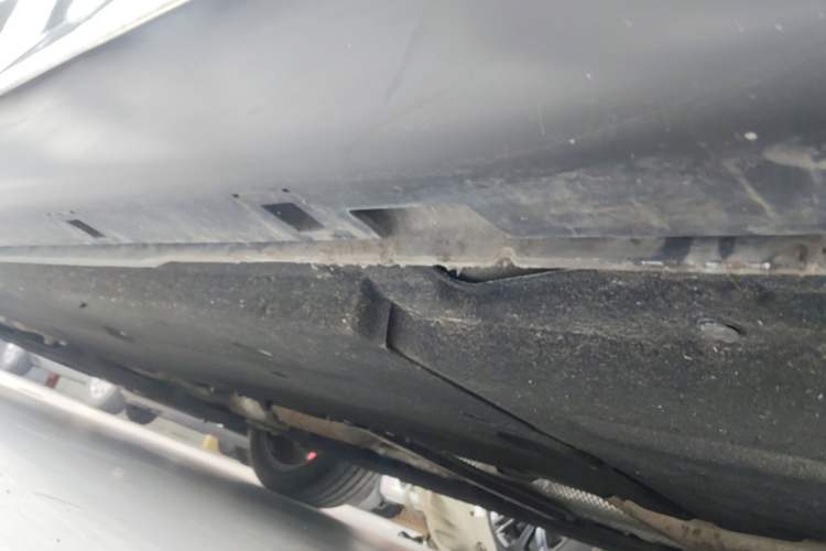 Used Hongqi H5 2023 2.0T Automatic Smart Connect Flagship Edition Left Side Sill