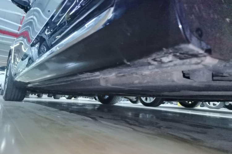 Used Hongqi H5 2023 1.5T DCT Smart Connect Flagship Edition Left Side Sill