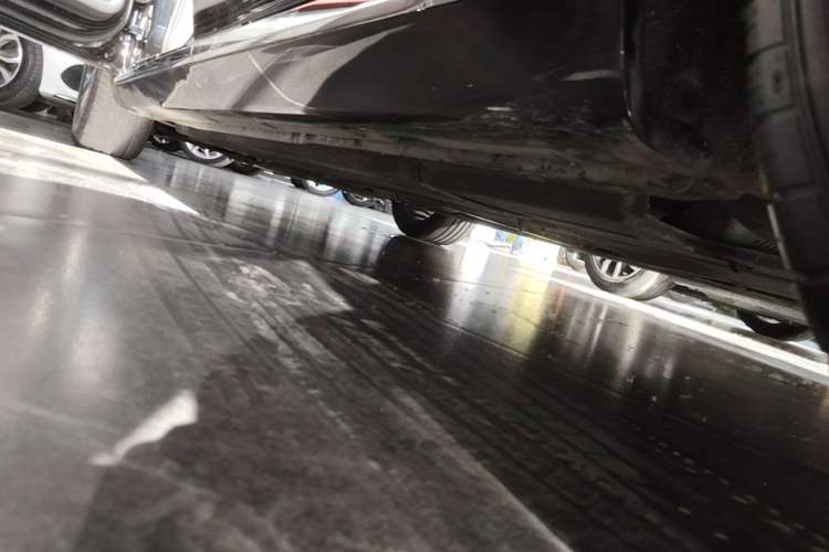 Used Hongqi H5 2023 2.0T Automatic Smart Connect Flagship Edition Left Side Sill