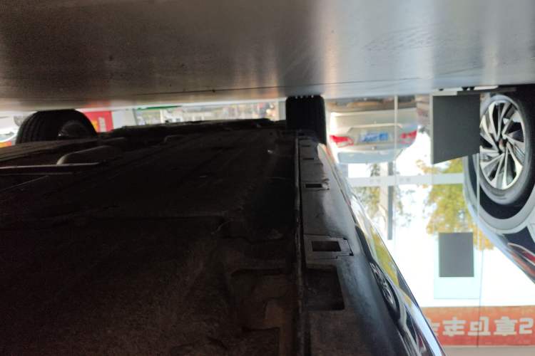 Used Hongqi H5 2023 2.0T Automatic Smart Connect Flagship Edition Left Side Sill