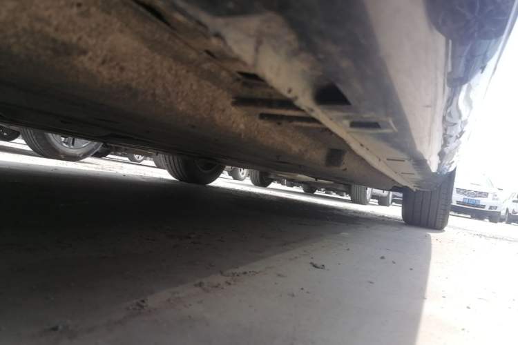 Used Hongqi H5 2023 2.0T Automatic Smart Connect Flagship Edition Left Side Sill