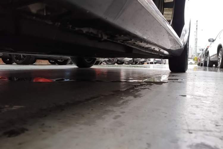 Used Hongqi H5 2023 2.0T Automatic Smart Connect Flagship Edition Left Side Sill