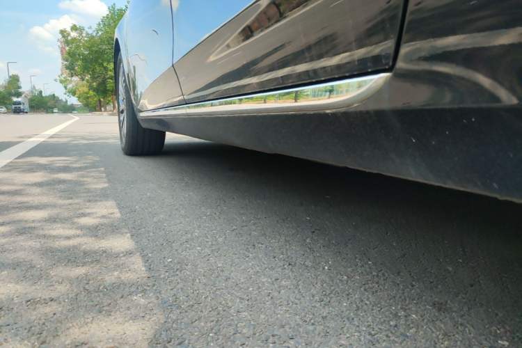 Used Hongqi H5 2023 2.0T Automatic Smart Connect Flagship Edition Left Side Sill
