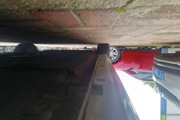Used Hongqi H5 2023 2.0T Automatic Smart Connect Flagship Edition Left Side Sill
