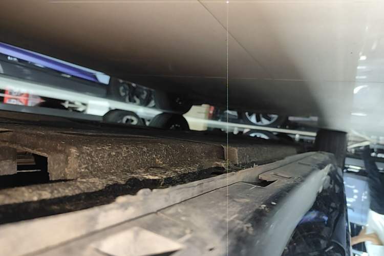 Used Hongqi H5 2023 2.0T Automatic Smart Connect Flagship Edition Left Side Sill