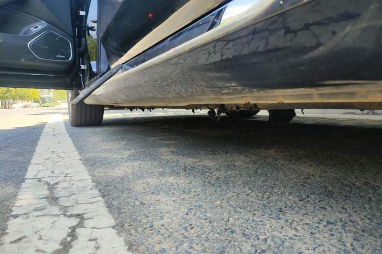 Used Hongqi H5 2023 2.0T Automatic Smart Connect Flagship Edition Left Side Sill