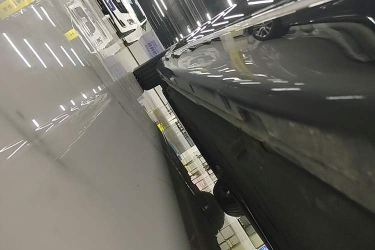 Used Hongqi H5 2023 2.0T Automatic Smart Connect Flagship Edition Left Side Sill