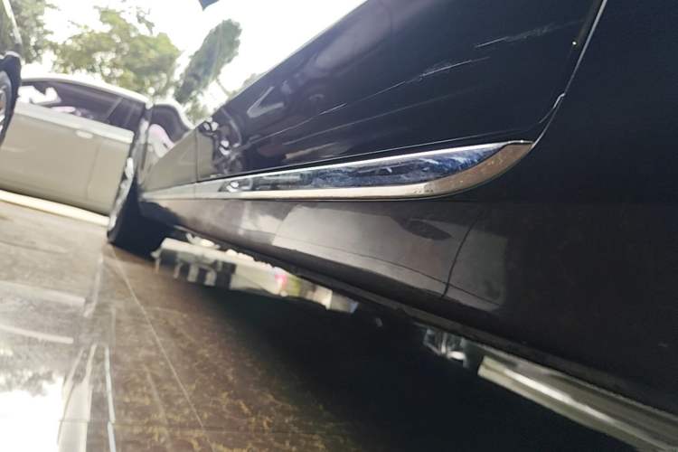 Used Hongqi H5 2023 1.5T DCT Smart Connect Flagship Edition Left Side Sill