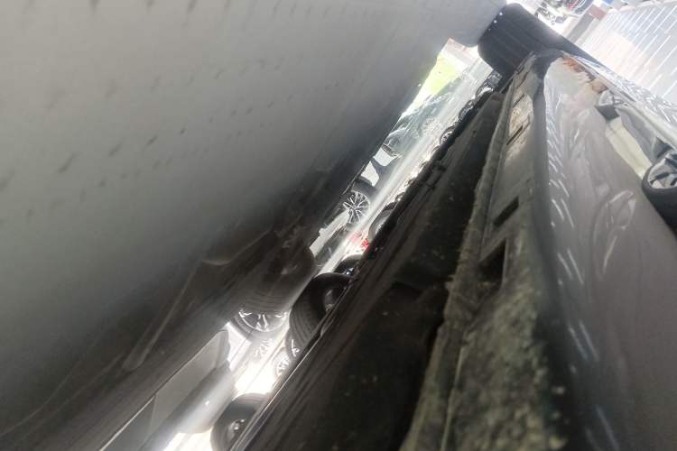 Used Hongqi H5 2023 1.5T DCT Smart Connect Flagship Edition Left Side Sill