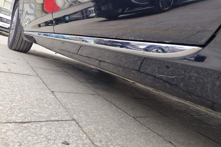 Used Hongqi H5 2023 1.5T DCT Smart Connect Flagship Edition Left Side Sill