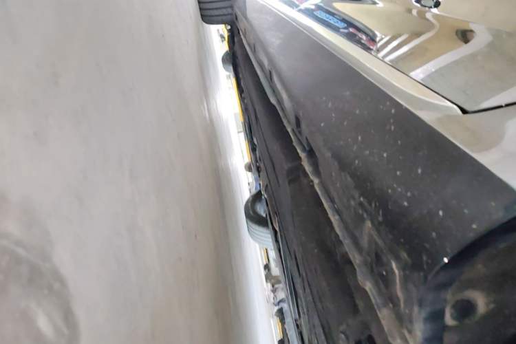 Used Hongqi H5 2023 1.5T DCT Smart Connect Flagship Edition Left Side Sill