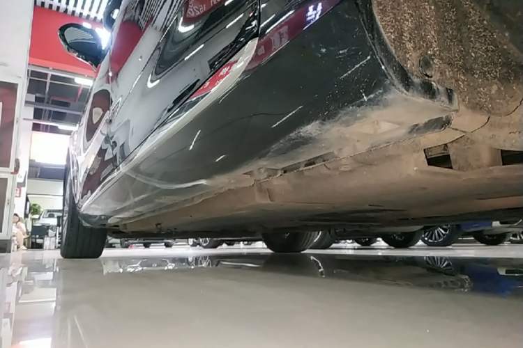 Used Hongqi H5 2023 2.0T Automatic Smart Connect Flagship Edition Left Side Sill
