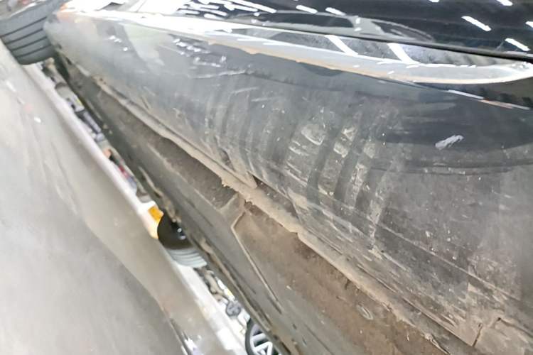 Used Hongqi H5 2023 2.0T Automatic Smart Connect Flagship Edition Left Side Sill