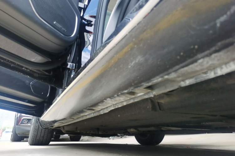 Used Hongqi H5 2023 1.5T DCT Smart Connect Flagship Edition Left Side Sill