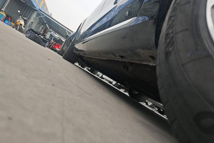 Used Hongqi H5 2023 2.0T Automatic Smart Connect Flagship Edition Left Side Sill