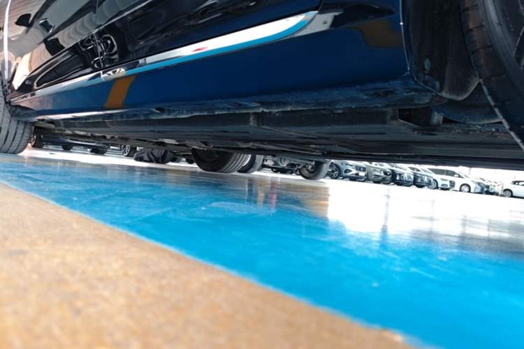 Used Hongqi H5 2023 2.0T Automatic Smart Connect Flagship Edition Left Side Sill